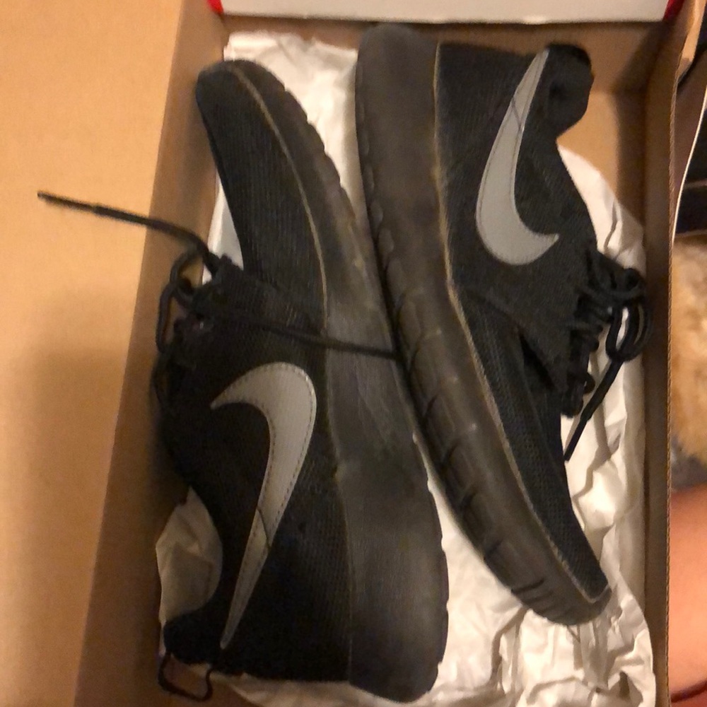 Nike rosche black and grey